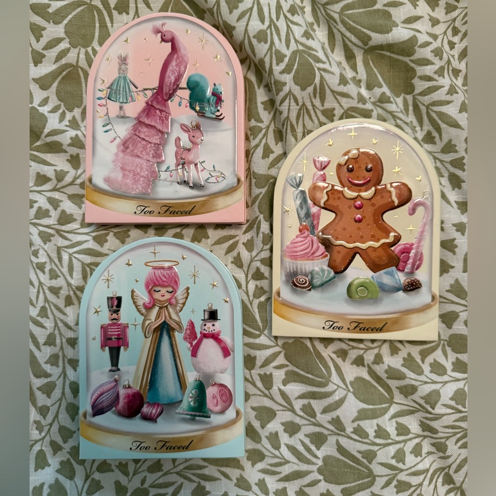 Too Faced Let it Snow Globes Holiday Eyeshadow Palette Set - Picture 2 of 6